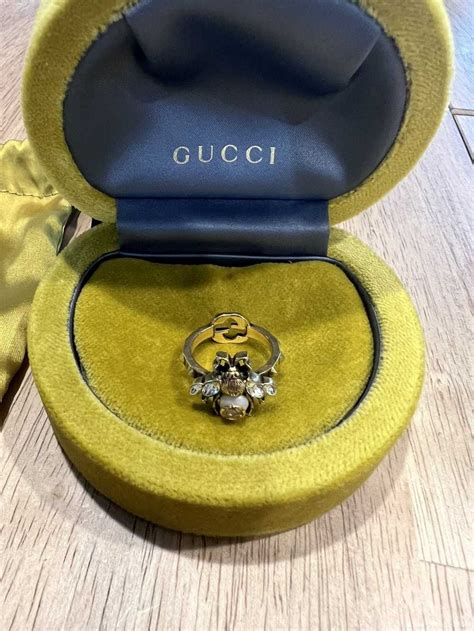 gucci bee ring with interlocking g